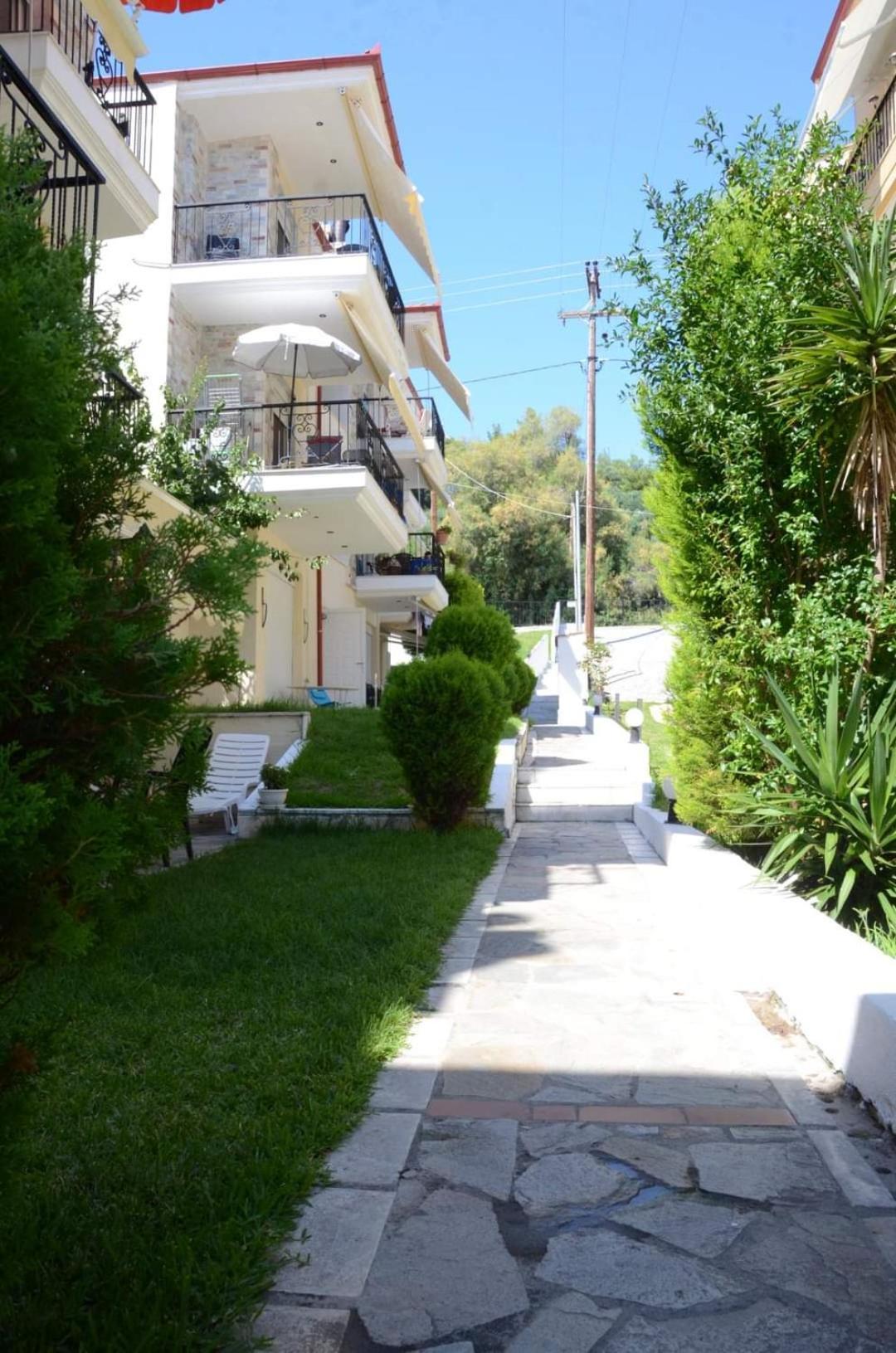Roses Rt Apartments Skioni I Nea Skioni Exteriör bild