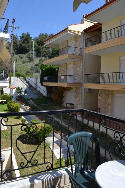 Roses Rt Apartments Skioni I Nea Skioni Exteriör bild