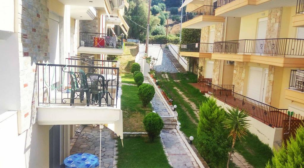 Roses Rt Apartments Skioni I Nea Skioni Exteriör bild